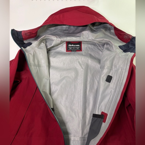 Dakine Women’s Gore-Tex Ski Snowboard Jacket Red Large Waterproof Hooded Shell - Picture 3 of 13